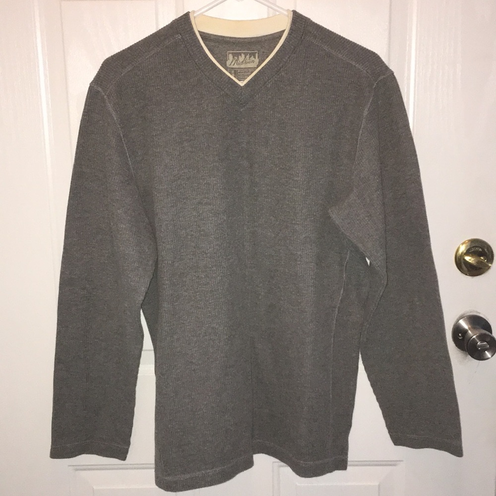 New Men’s Gray/White Sweater Shirt Size Medium